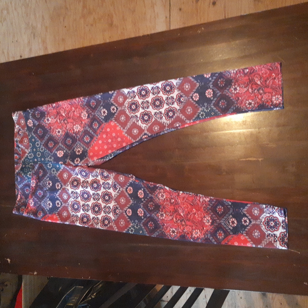 American Eagle High Waisted Patterned Patchwork Leggings size medium Hi Rise